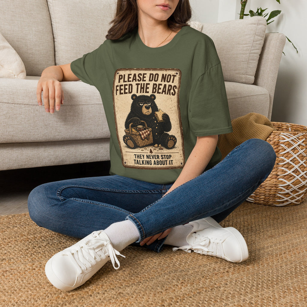 Please Don't Feed the Bears - T-Shirt
