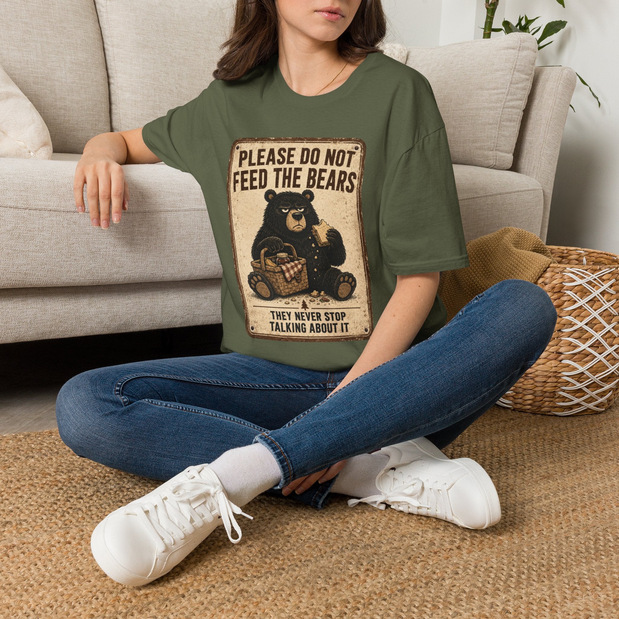 Please Don't Feed the Bears - T-Shirt