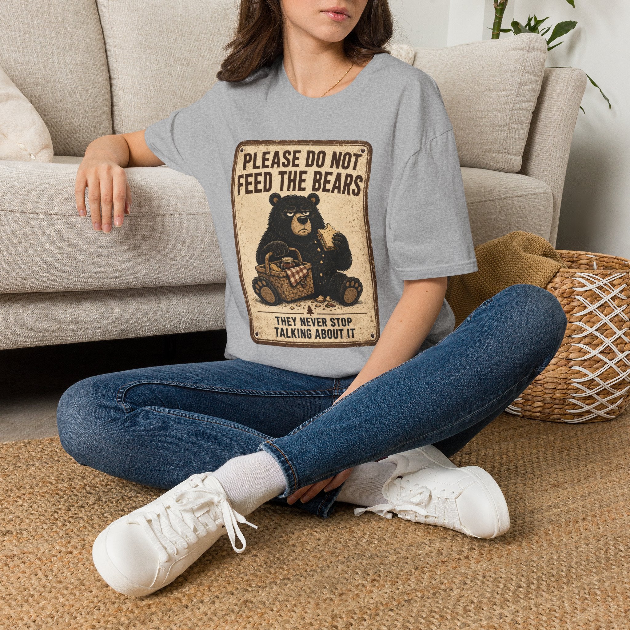 Please Don't Feed the Bears - T-Shirt