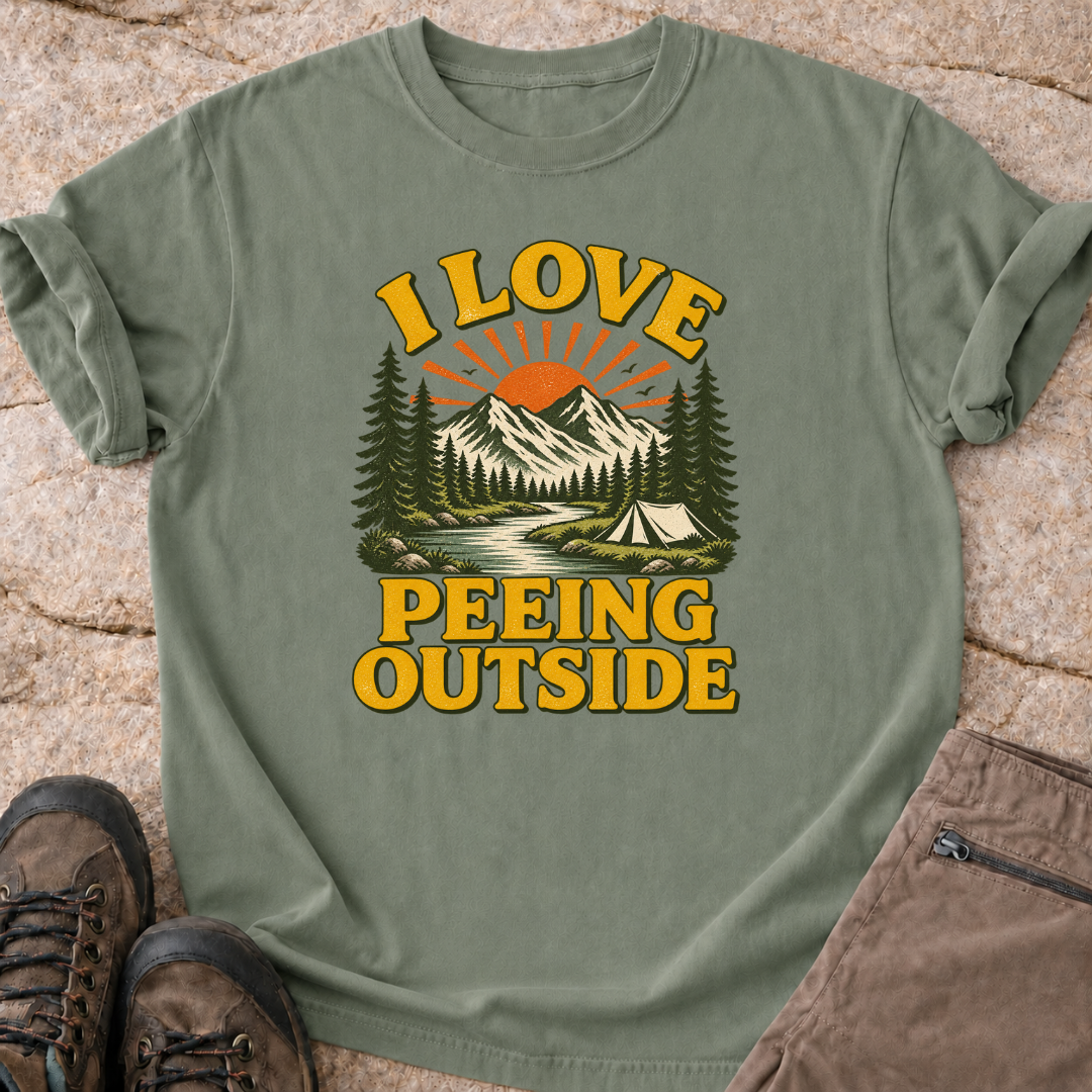 I Love Peeing Outside - T-Shirt