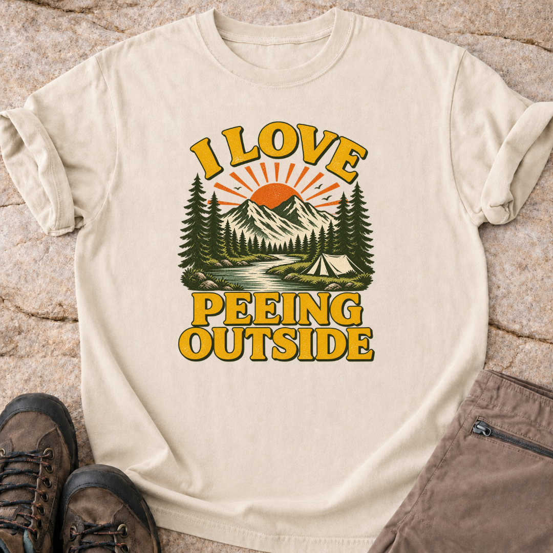 I Love Peeing Outside - T-Shirt