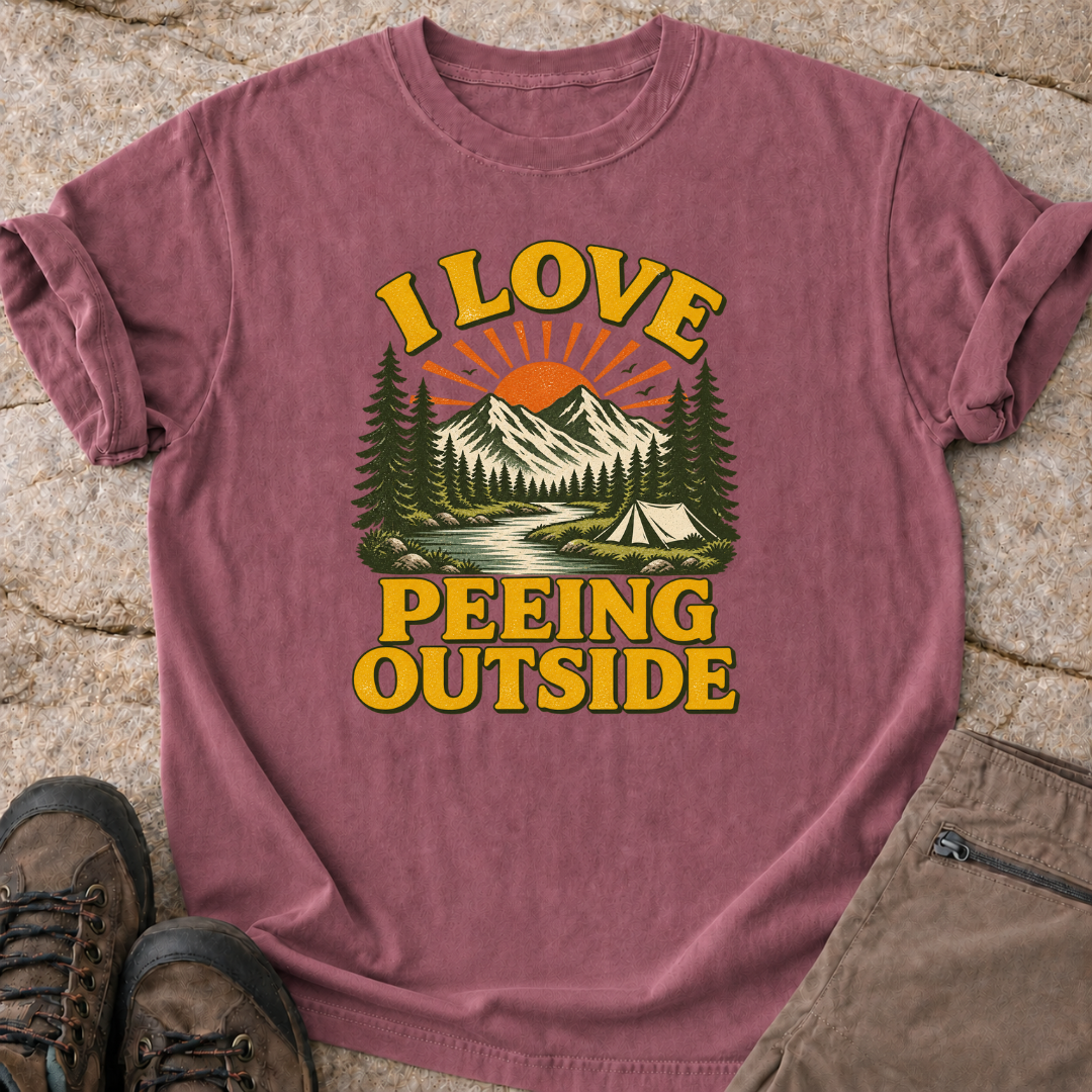 I Love Peeing Outside - T-Shirt